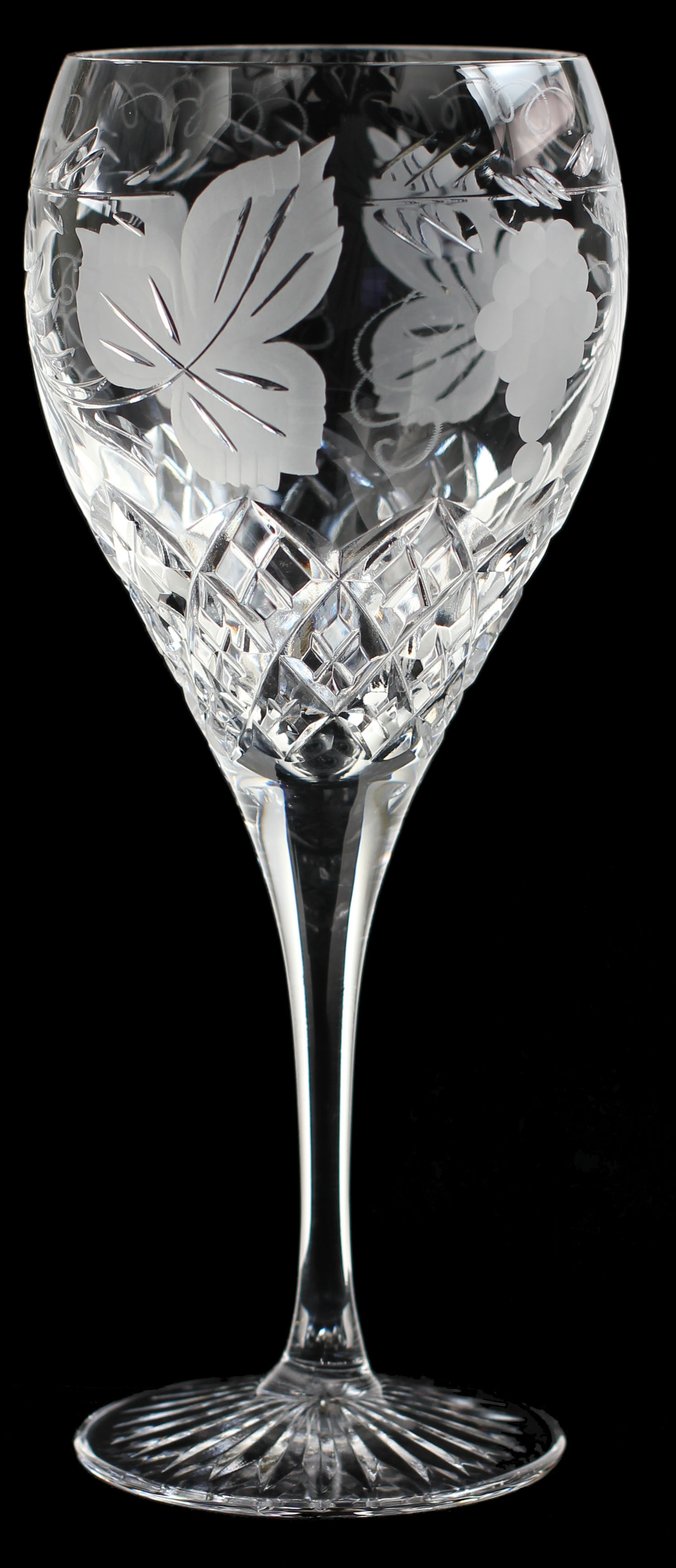 Handmade full lead crystal wine glass/goblet in our Grapevine design